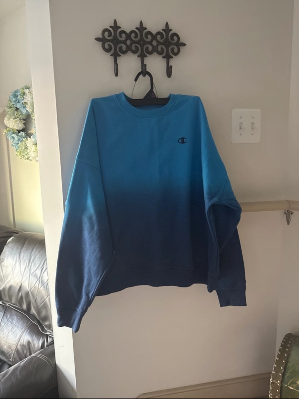 American Eagle Outfitters Champion Men’s Blue Ombre Crewneck Sweatshirt-NWOT